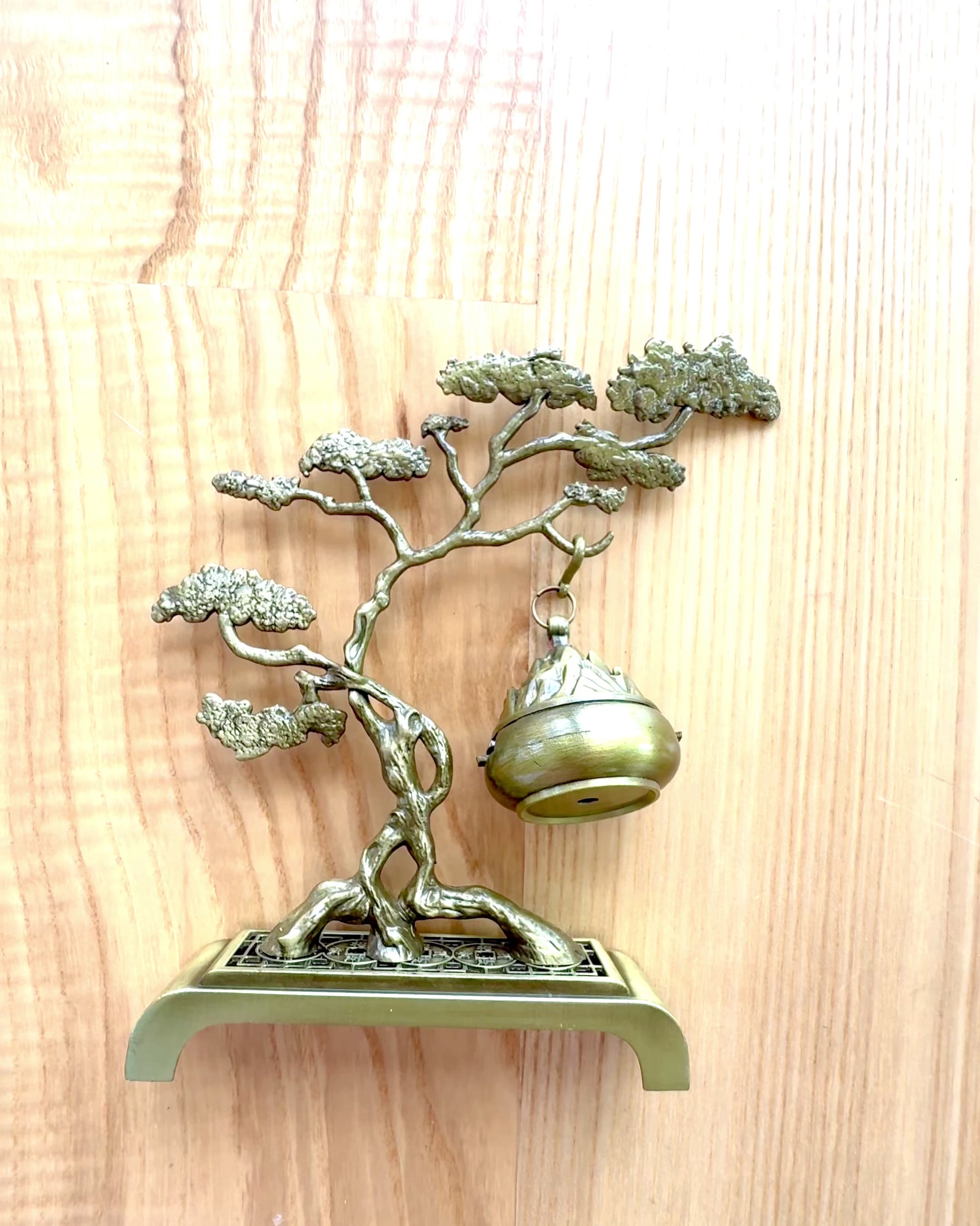 Elegante Supporto in Metallo per Incenso Bonsai - possibilità di personalizzazione con incisione per regalo