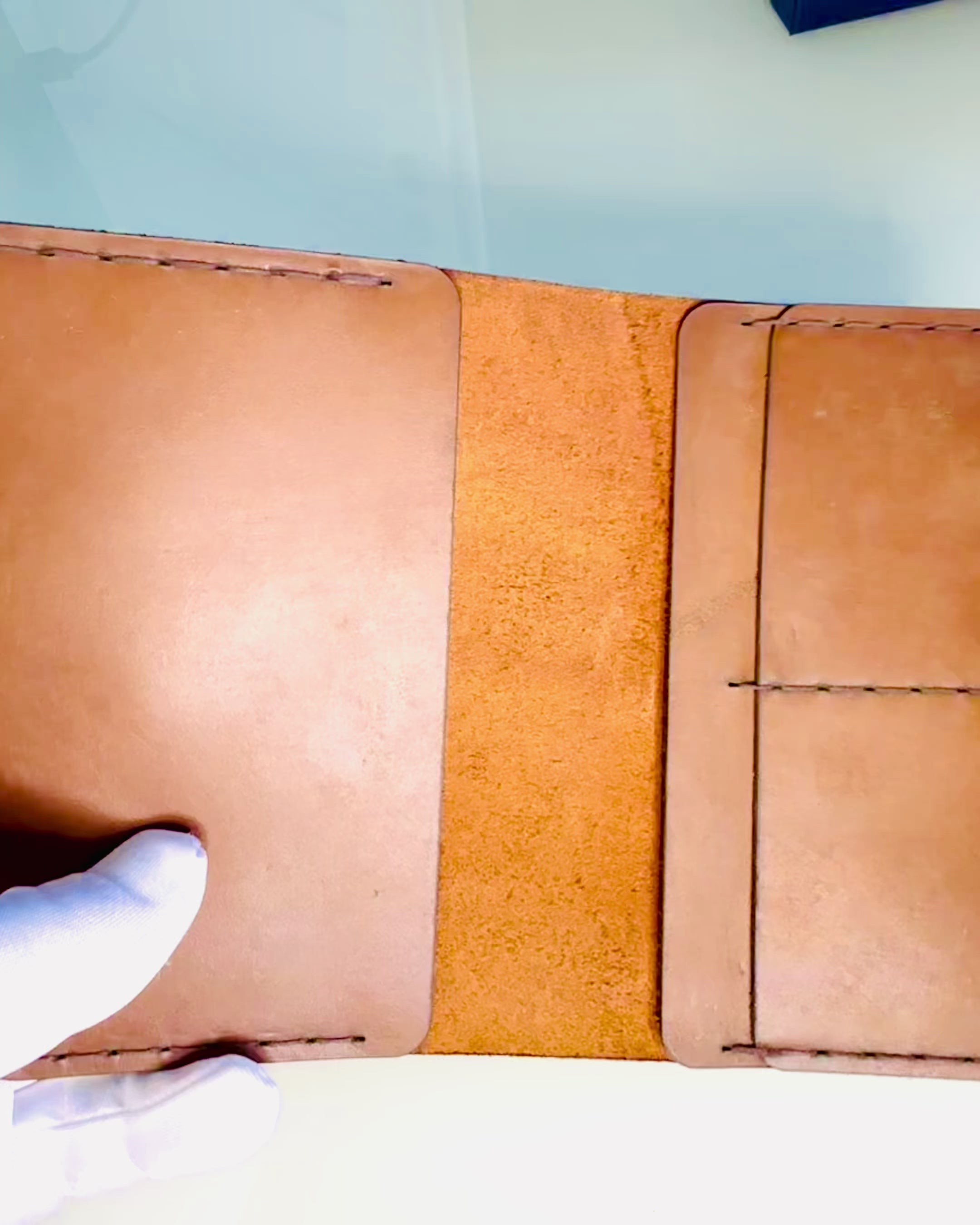 Custodia "Viaggiatore" - Confezione in pelle per passaporto, personalizzazione con incisione - 2 varianti di colore