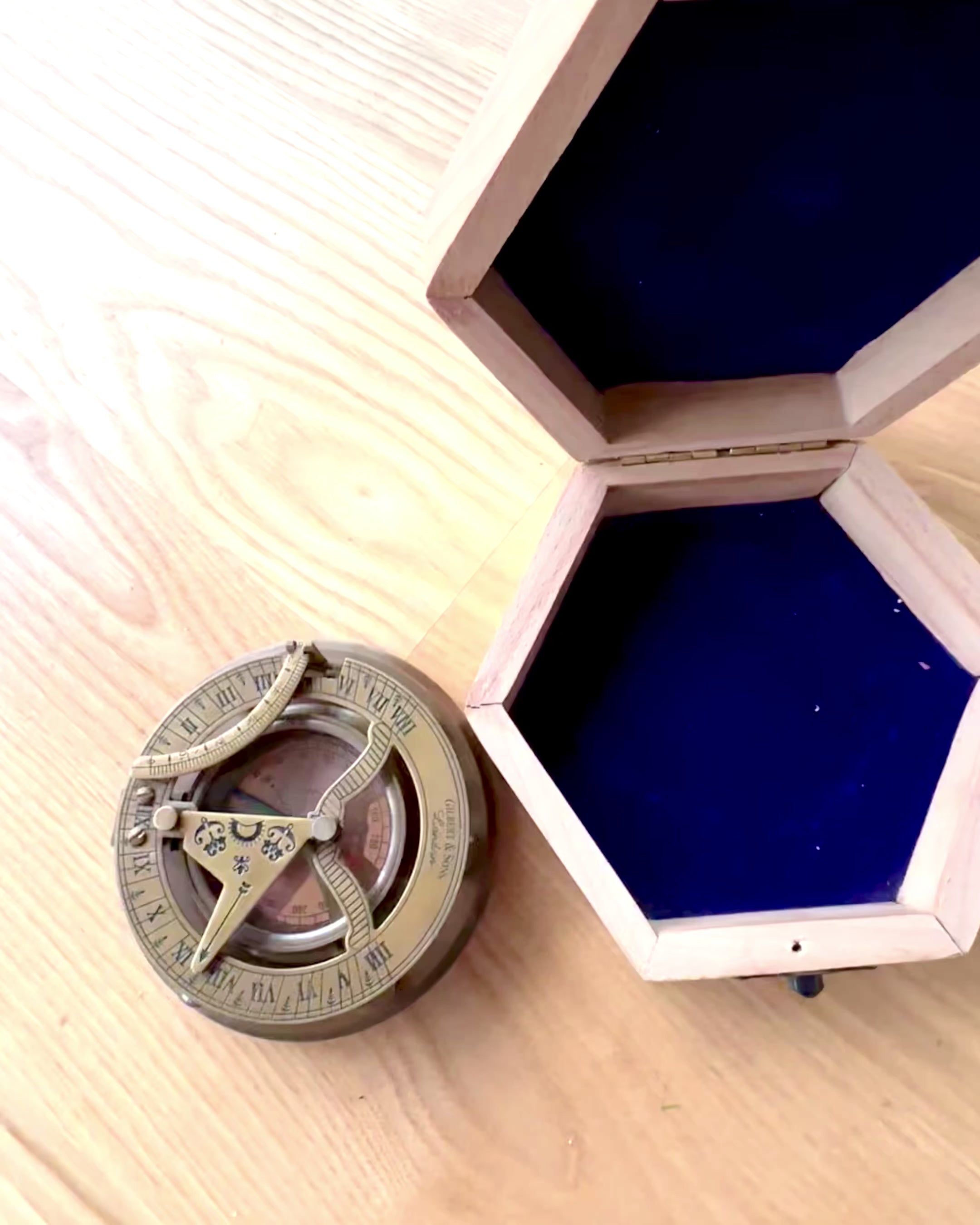 Bussola del Capitano "Odkrywca 2" - possibilità di personalizzazione con incisione per regalo, 2 varianti di colore a scelta