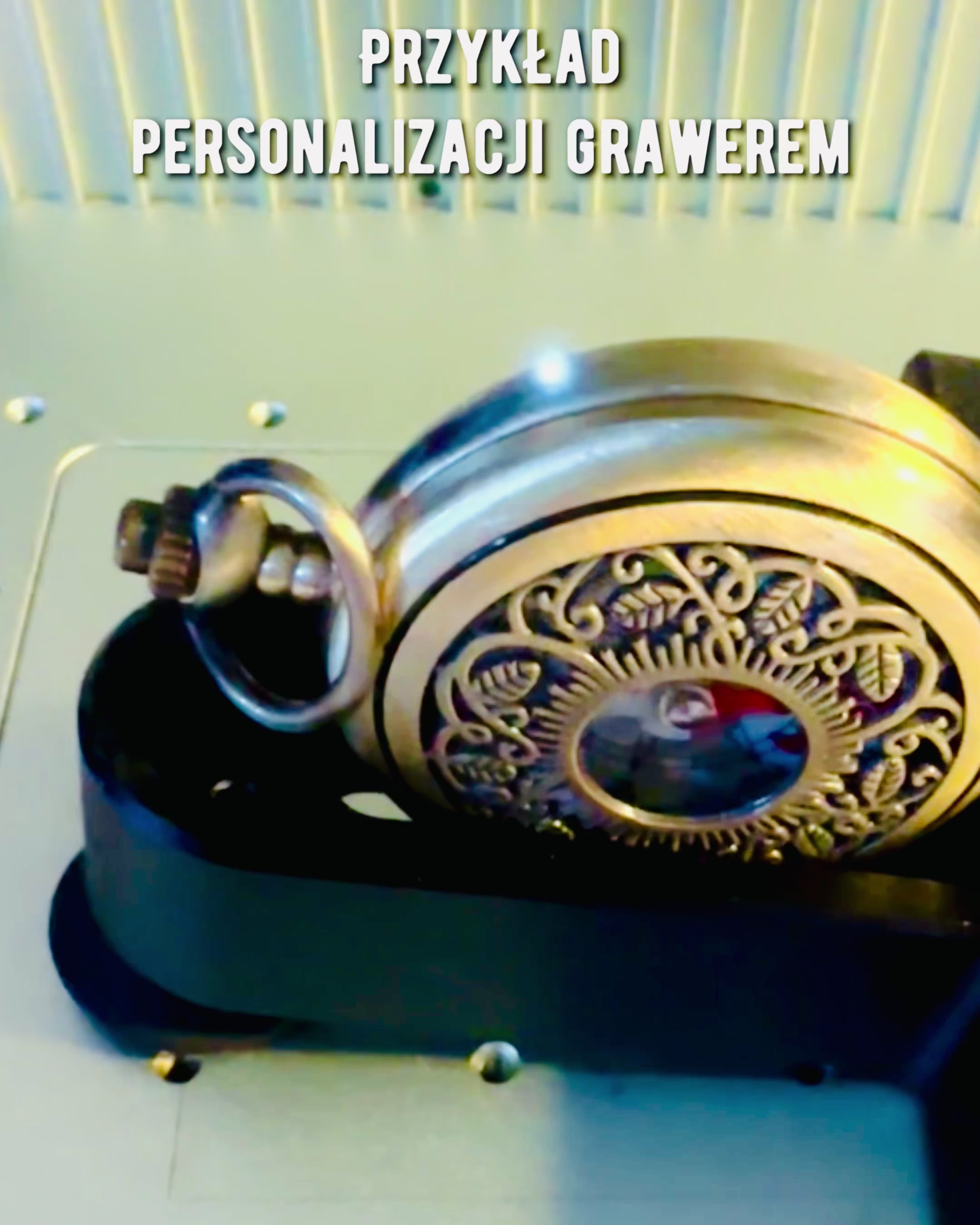 Bussola da Navigazione in Stile Vintage con Motivo Trafitto – colore marrone-oro