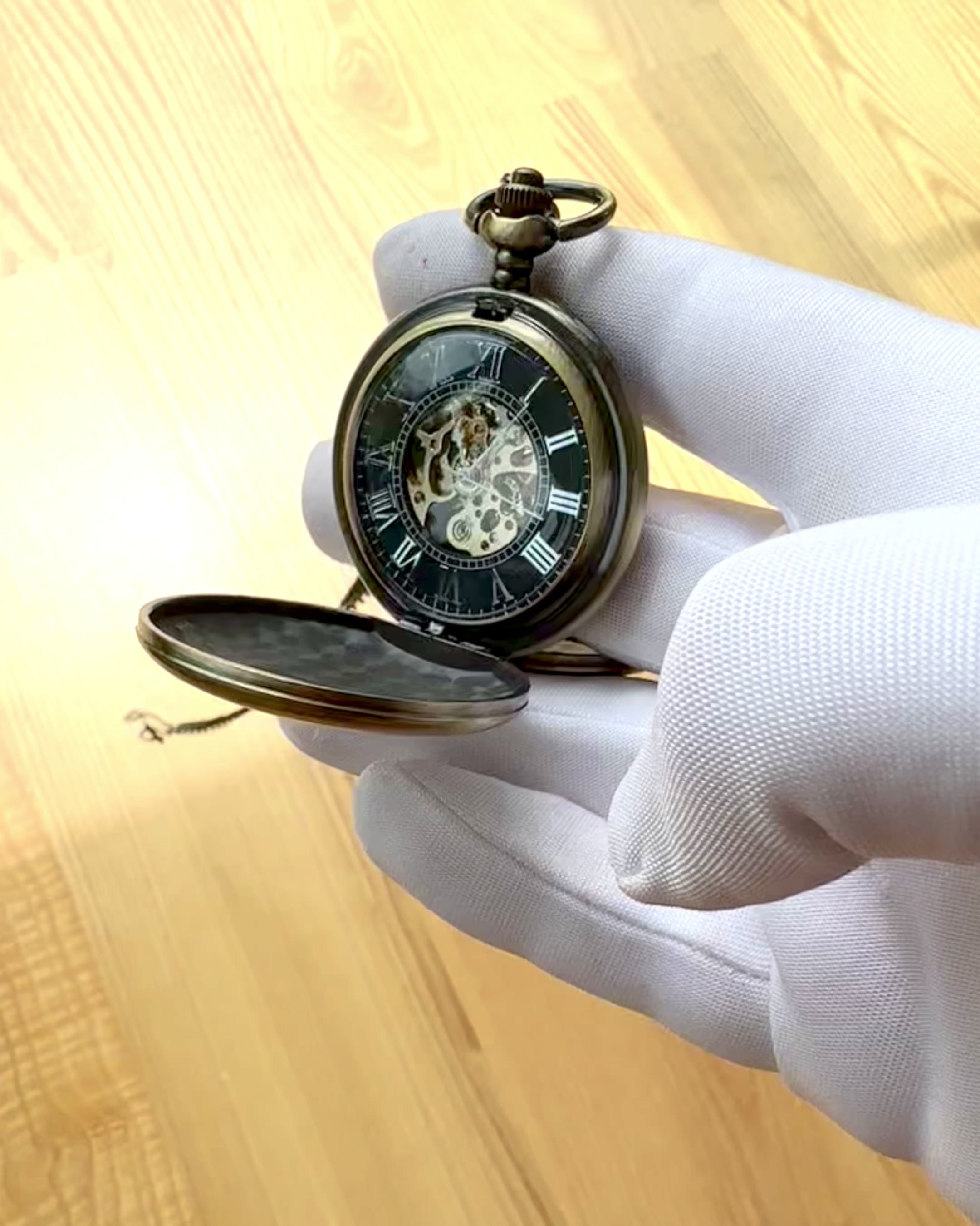 Orologio da tasca classico "Vintage Elegance", colore oro, possibilità di personalizzazione con incisione