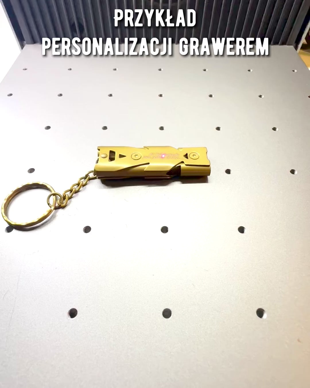 "Eleganckie Gwizdki - 4 Warianty gwizdka, gwizdek do wyboru, z możliwością grawerowania" in Italian is: "Fischietti Eleganti - 4 Varianti di fischietto, fischietto a scelta, con possibilità di incisione"