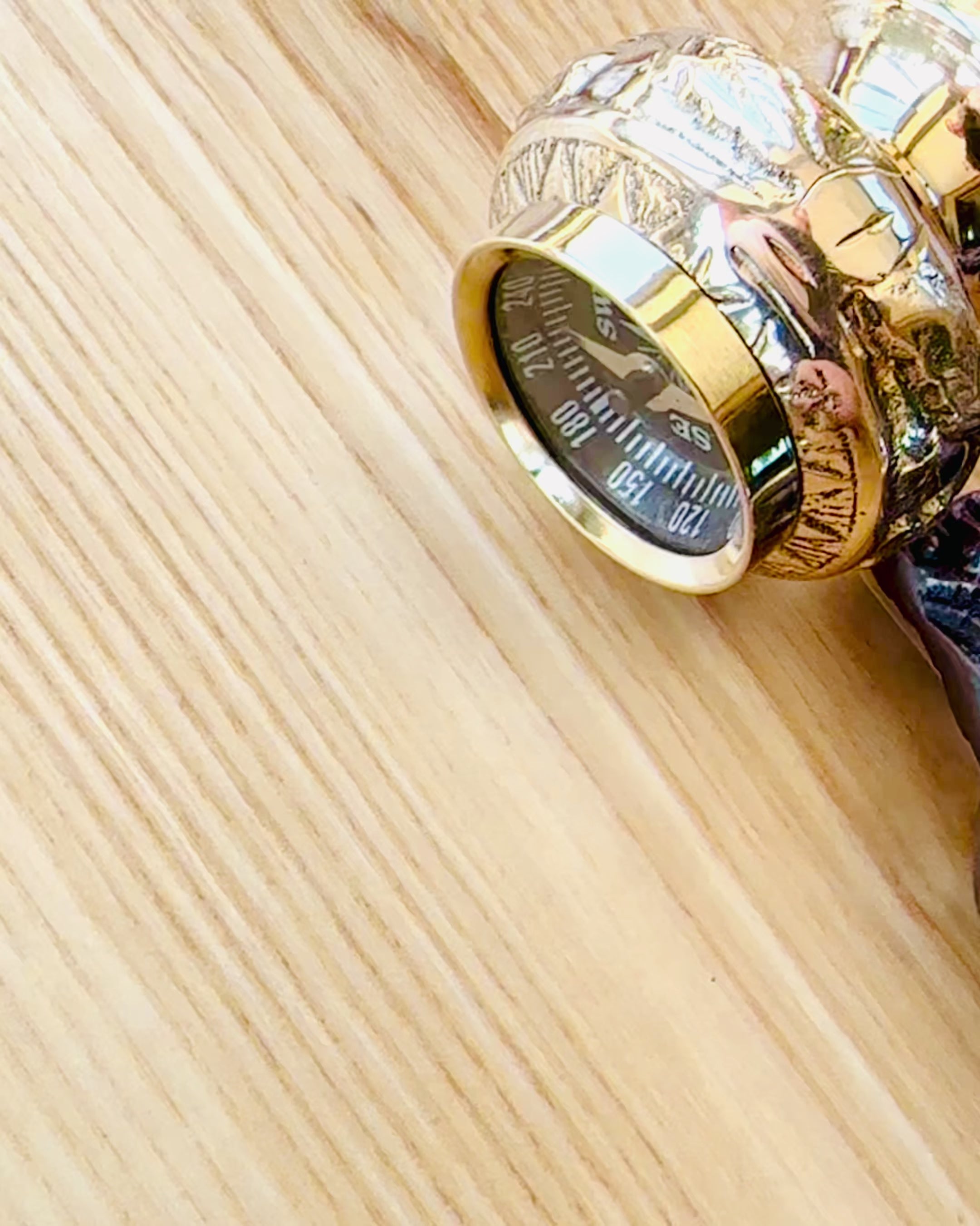 Kompasso Black - Bastone da passeggio - Legno Intagliato a Mano - Edizione Esclusiva con Possibilità di Incisione