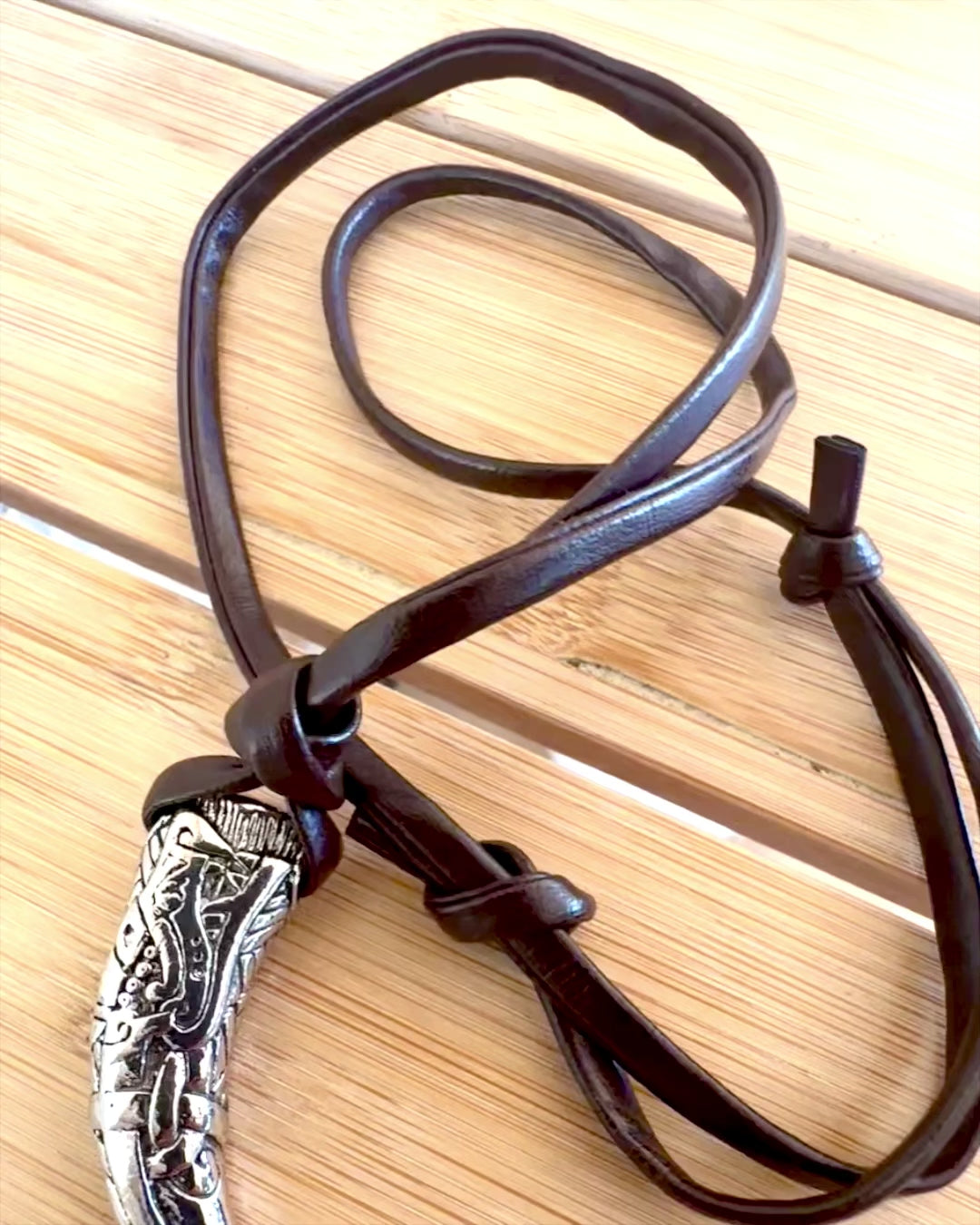 Zanna di Lupo in acciaio inossidabile – Amuleto del Coraggio, collana con possibilità di personalizzazione con incisione per regalo