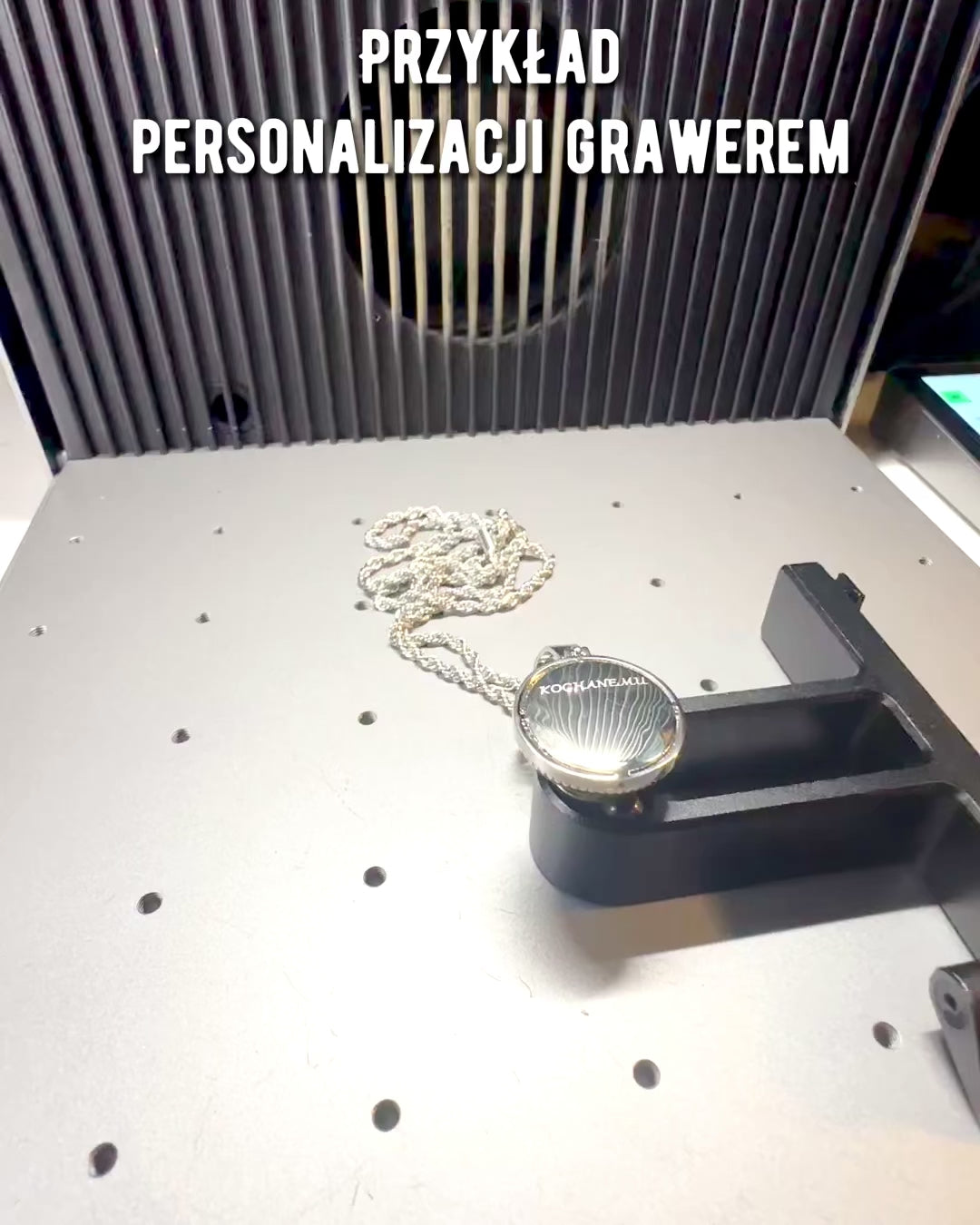 Collana con Pendente Bussola in Stile Glamour con Zirconi per Donne e Uomini - 2 varianti a scelta, personalizzazione con incisione per regalo