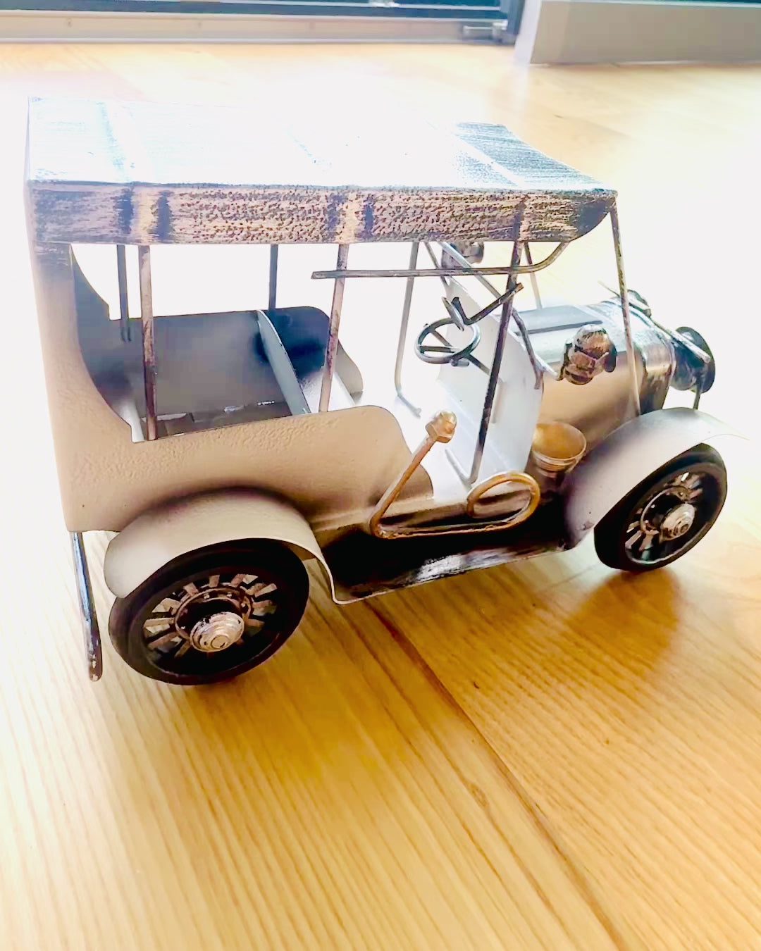 Modello classico di auto retrò - tre varianti con opzione di incisione per regalo