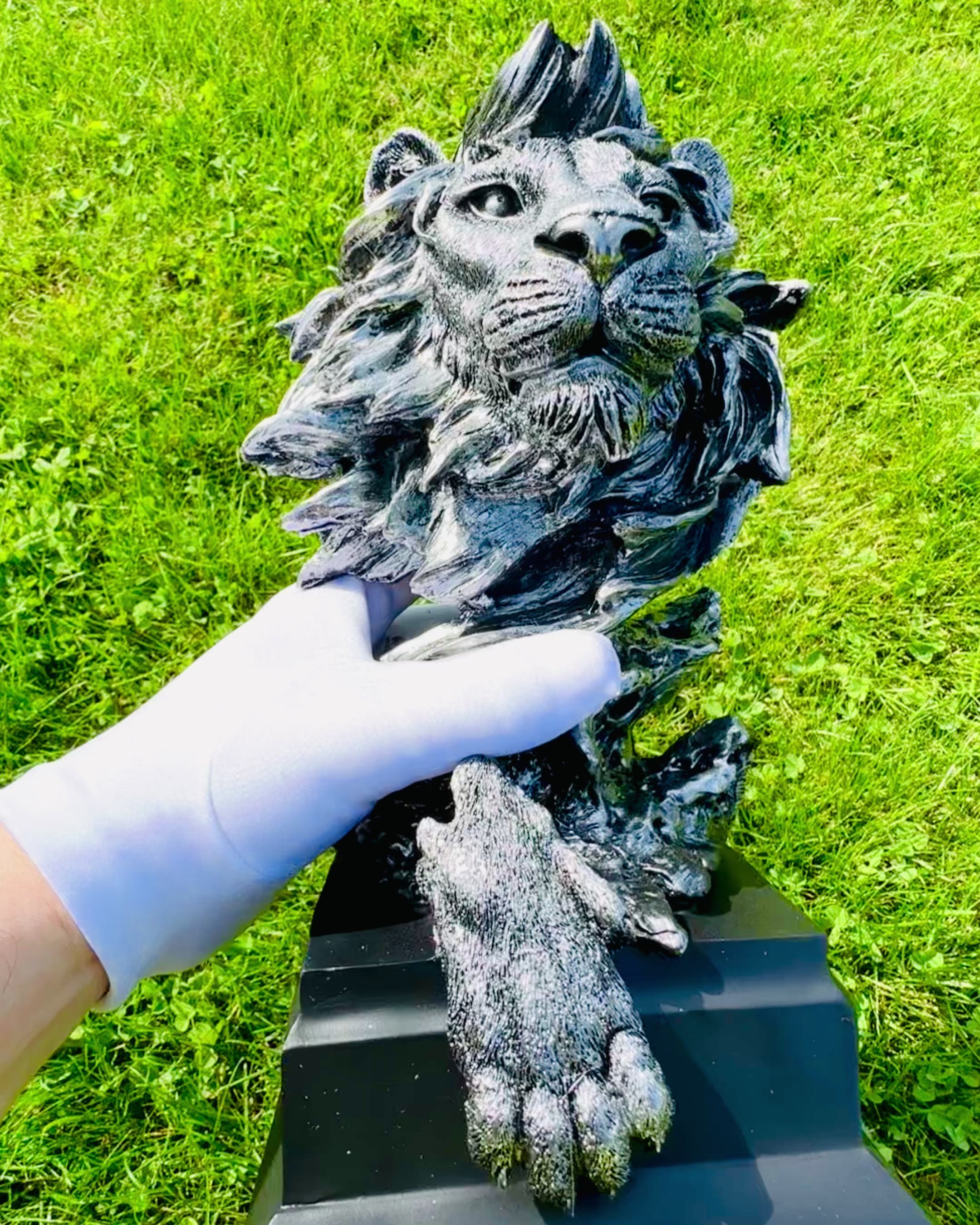 Re della Giungla Leone - Maestosa Statuetta di Leone - colore argento, possibilità di personalizzazione per regalo