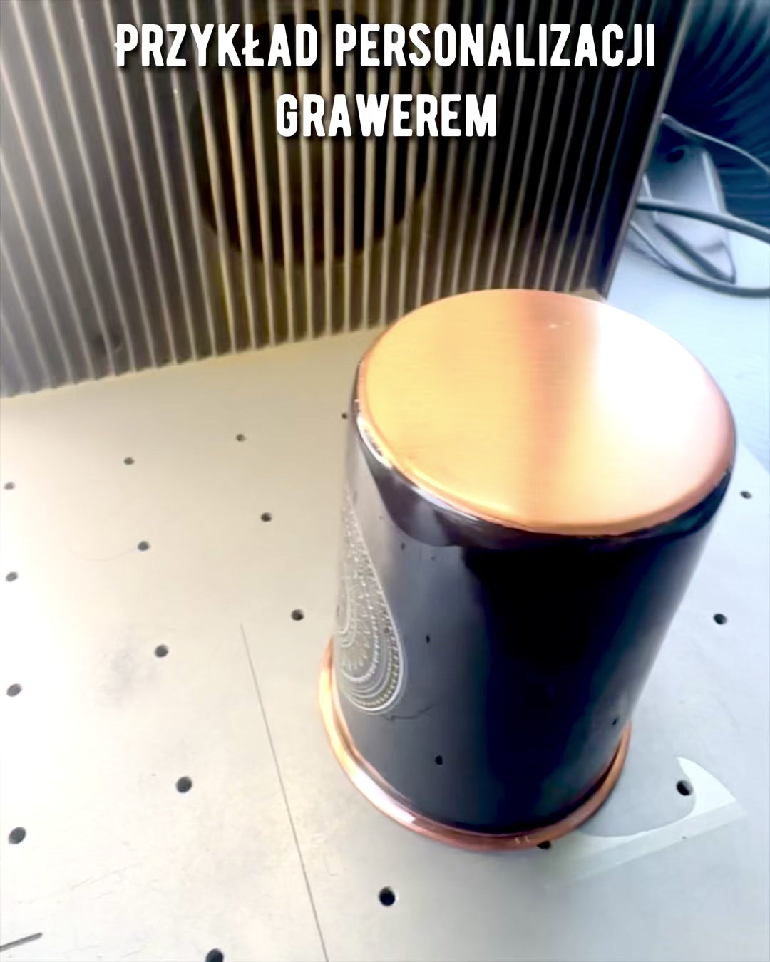 Set Rame Mandala – Bottiglia 1L + 2 Tazze in Custodia, possibilità di personalizzazione con incisione per regalo