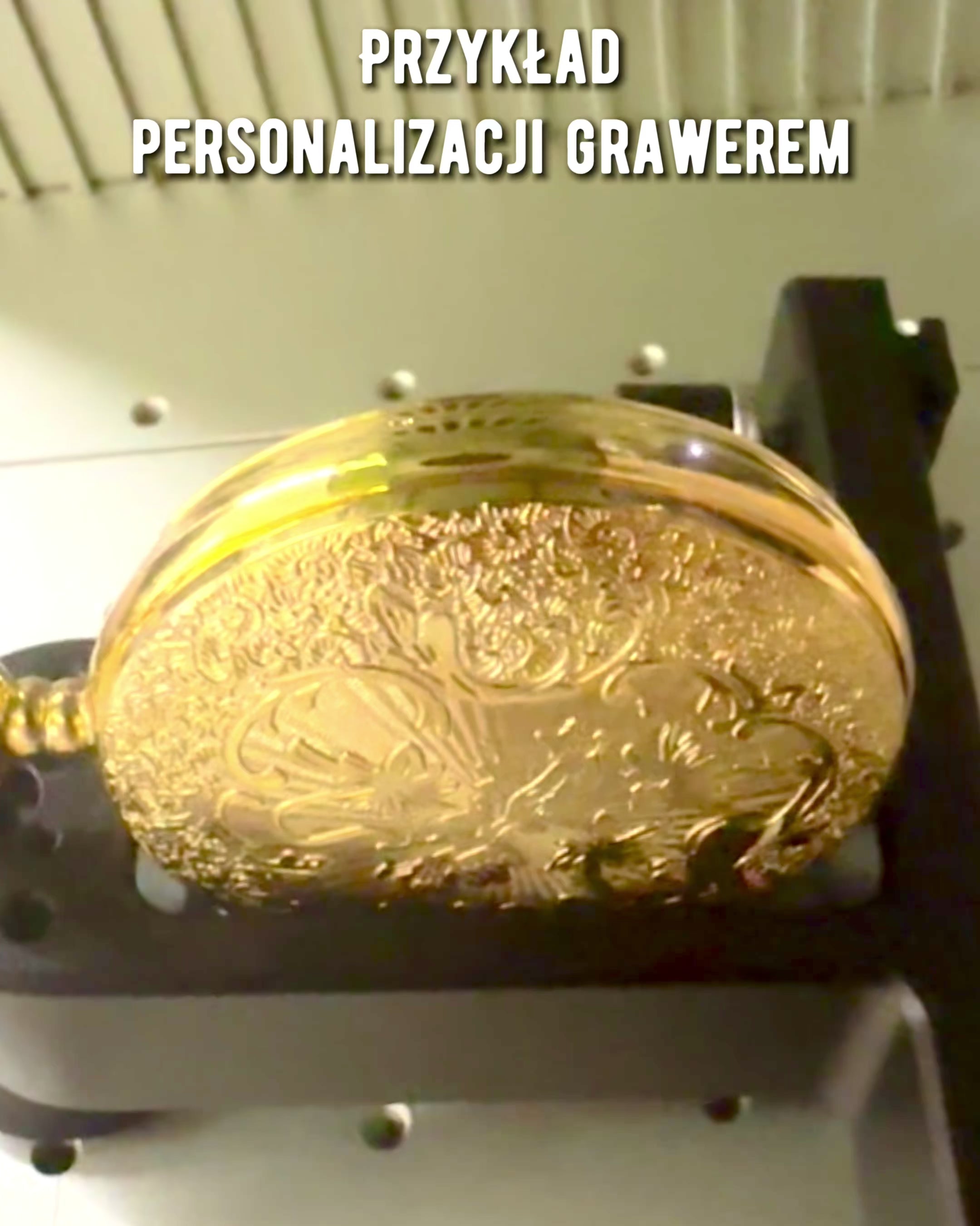 Orologio da Tasca in Stile Vintage di Colore Dorato con Incisioni – Elegante Accessorio Maschile, Idea Regalo Perfetta