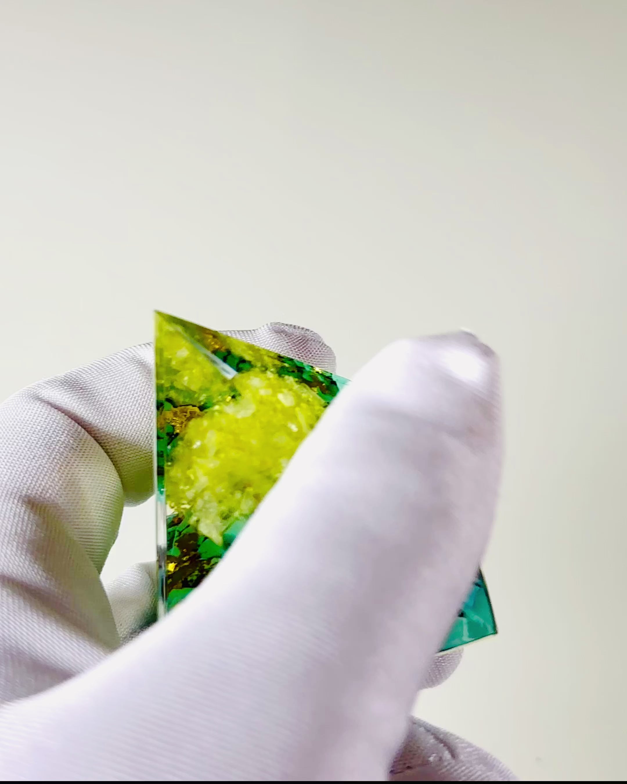 Piramide di Orgonite con Citrino e Turchese – Generatore di Energia Chakra, Strumento Reiki, Decorazione per la Meditazione