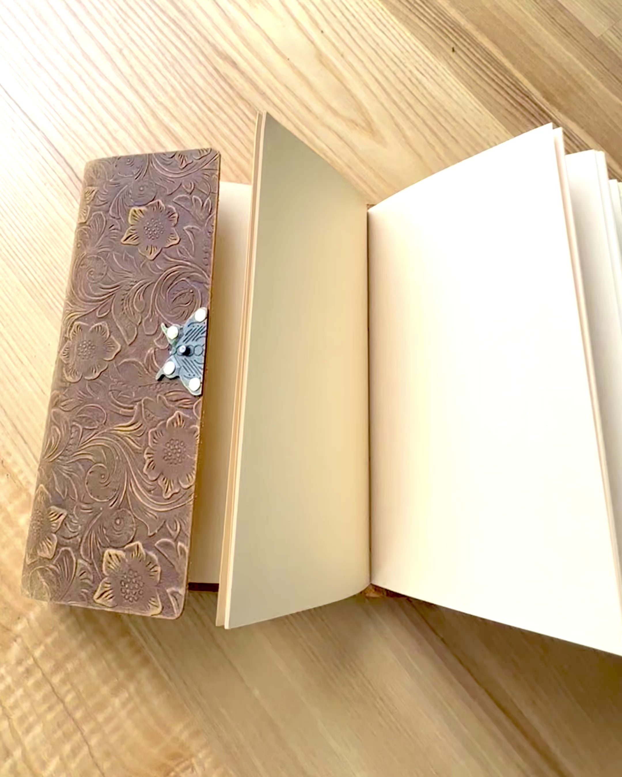 Taccuino Retrò di Lusso con Copertina in Pelle - "Vintage Elegance", 480 pagine, possibilità di personalizzazione con incisione