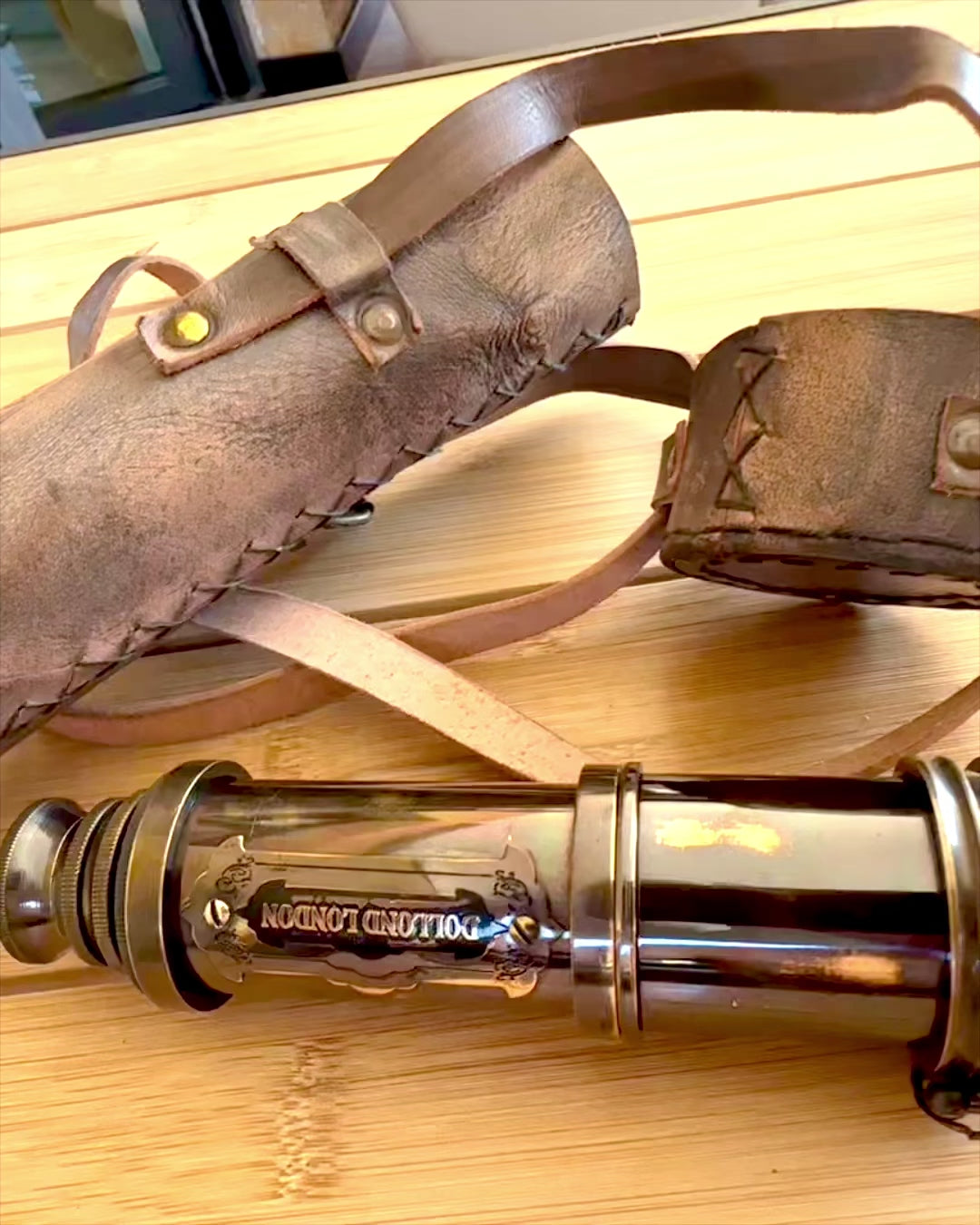 Lunetta Premium "Voyager" con Lunetta Incisa e Custodia in Pelle Naturale, possibilità di personalizzazione con incisione per regalo