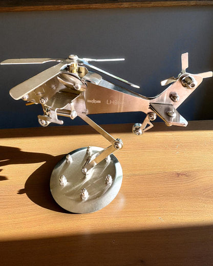 Modello in Metallo di Elicottero "SkyRider" – Supporto da Scrivania Regolabile con Personalizzazione Incisione per Regalo