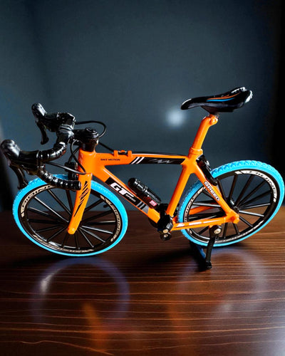 Modello in miniatura in metallo Bicicletta da collezione "Speed Rider 1.2" – personalizzazione con incisione per regalo, 2 varianti di colore