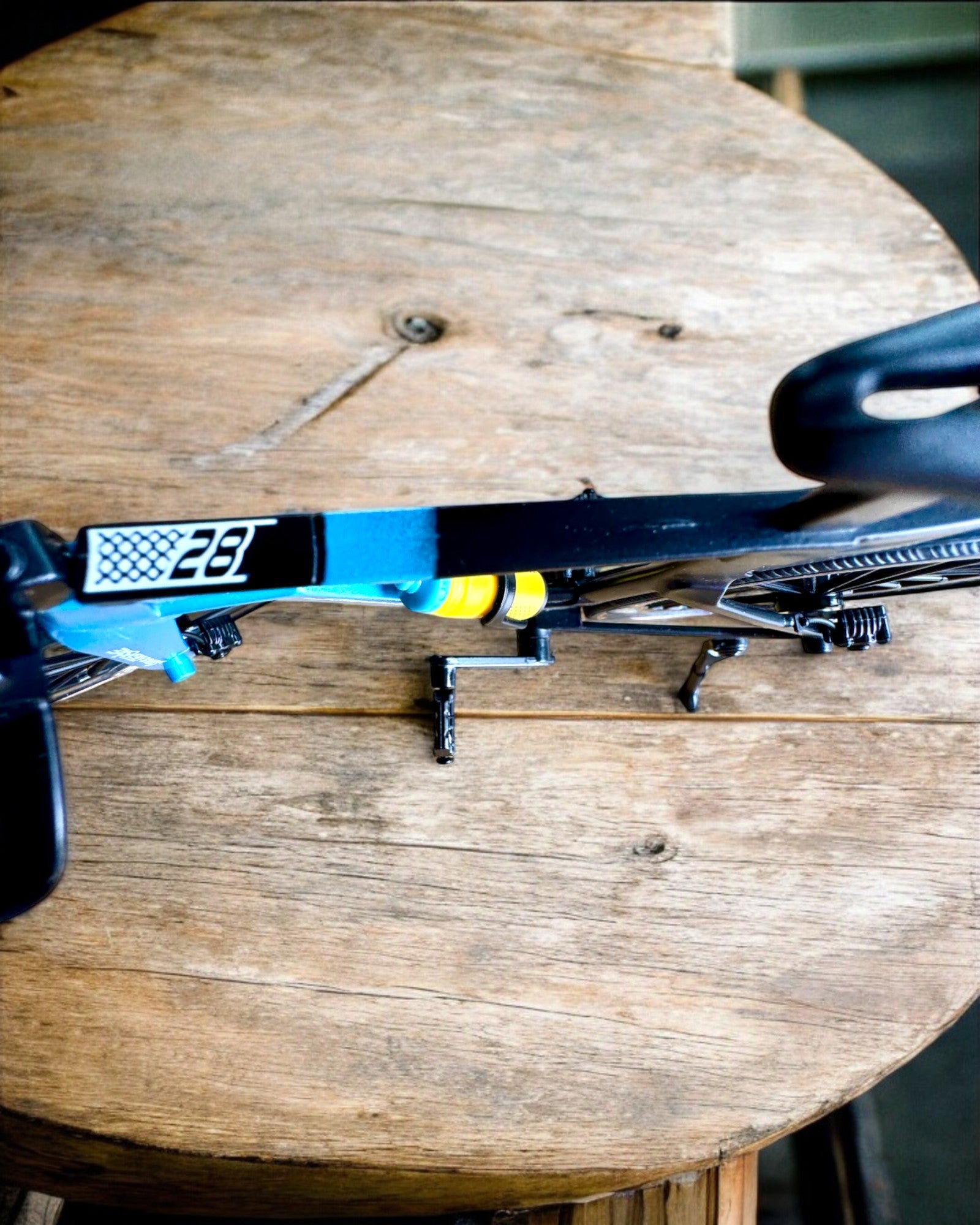 Modello Miniatura di Bicicletta da Triathlon "SpeedStorm 1.2" personalizzazione con incisione per regalo