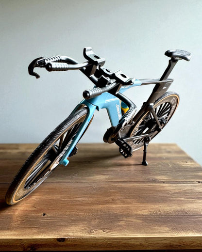 Modello Miniatura di Bicicletta da Triathlon "SpeedStorm 1.2" personalizzazione con incisione per regalo