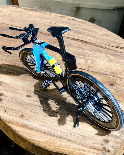 Modello Miniatura di Bicicletta da Triathlon "SpeedStorm 1.2" personalizzazione con incisione per regalo