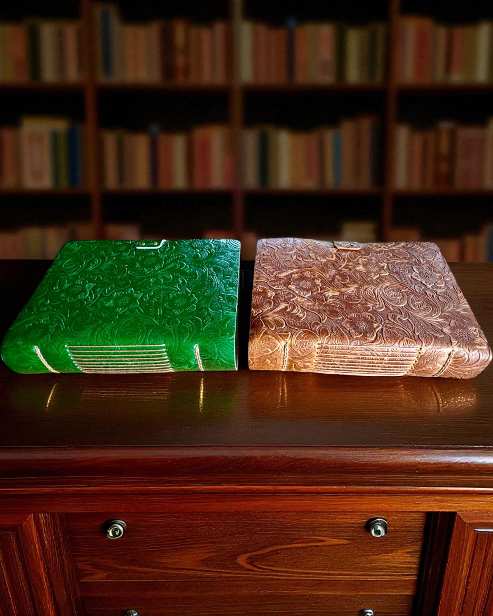 Taccuino Vintage in Pelle "Floralis" – stampato a mano, 400 pagine, possibilità di incisione, 2 varianti
