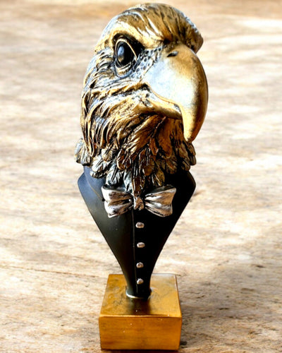 Figurina Testa d'Aquila Büffel Warden – in Frac Elegante con Opzione di Incisione per Regalo