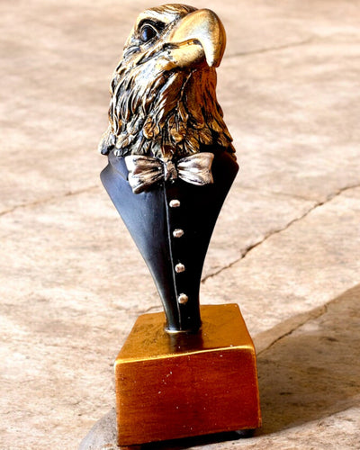 Figurina Testa d'Aquila Büffel Warden – in Frac Elegante con Opzione di Incisione per Regalo