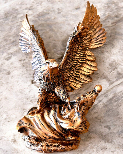 "Władca Wiatrów" - Scultura Retrò di Aquila in Stile Vintage con Opzione di Incisione