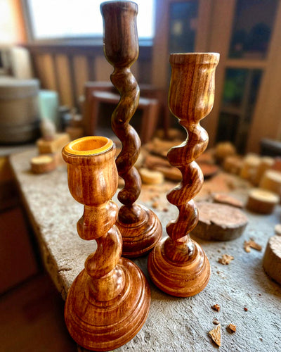 Set di 3 portacandele "Luce a Spirale" 25 cm di altezza, possibilità di personalizzazione con incisione per regalo