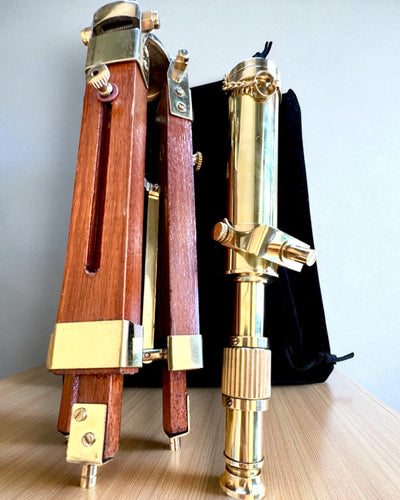 Cannocchiale Celestial su supporto in legno 41 cm, possibilità di personalizzazione con incisione come regalo