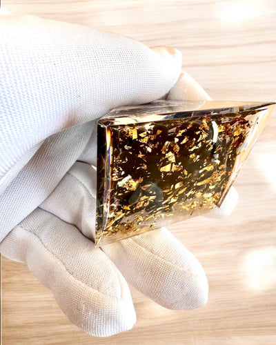 Piramide Energetica orgonica di Energia Cosmica - Amuleto con Ametista e Trucioli