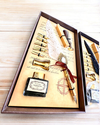 Set Calligrafico "Eleganza in Pratica" con Opzione di Incisione, per regalo. 2 varianti di colore a scelta