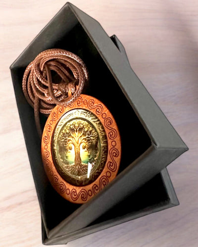 Amuleto della Vita "Albero degli Antenati" - Collana Fatta a Mano in Legno e Vetro, possibilità di personalizzazione con incisione per regalo