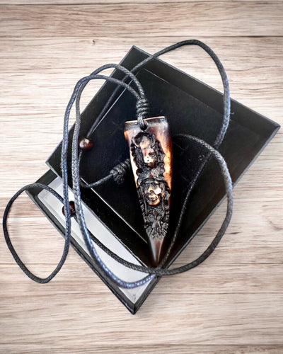 Collana Dente di Lupo, amuleto in Resina - Mistica Forza della Natura, possibilità di personalizzazione con incisione per regalo