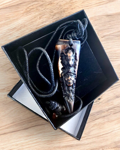 Collana Dente di Lupo, amuleto in Resina - Mistica Forza della Natura, possibilità di personalizzazione con incisione per regalo