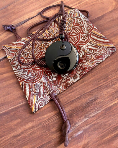 Collana Boho in Ossidiana Yin Yang Tai Chi, possibilità di personalizzazione con incisione per regalo