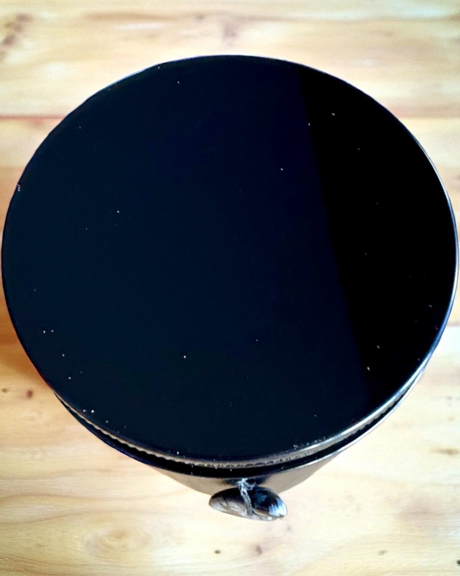 Candela di soia intenzionale 250 ml con pietra naturale – scegli la tua energia: Citrino o Granato, personalizzazione con incisione per regalo