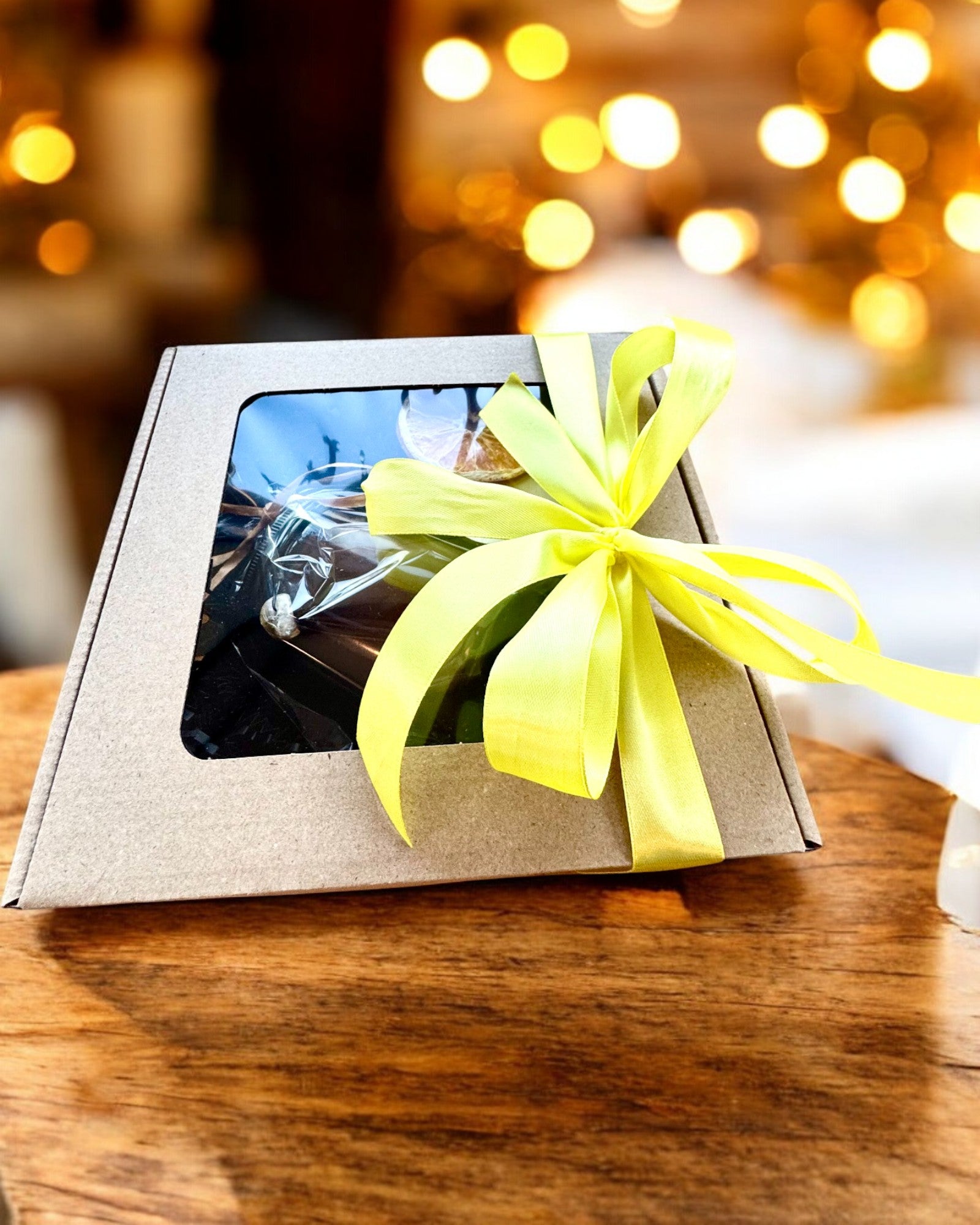 Candela di soia intenzionale 250 ml con pietra naturale – scegli la tua energia: Citrino o Granato, personalizzazione con incisione per regalo