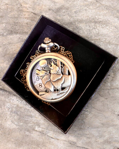"Luna Wolf" – Orologio da Tasca Elegante con Lupi, possibilità di personalizzazione con incisione per regalo