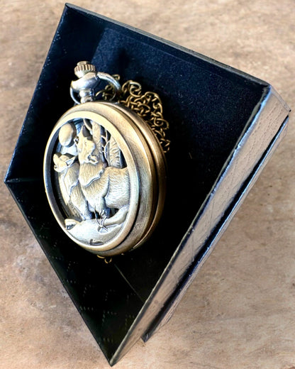 "Luna Wolf" – Orologio da Tasca Elegante con Lupi, possibilità di personalizzazione con incisione per regalo