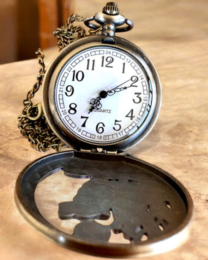 "Luna Wolf" – Orologio da Tasca Elegante con Lupi, possibilità di personalizzazione con incisione per regalo