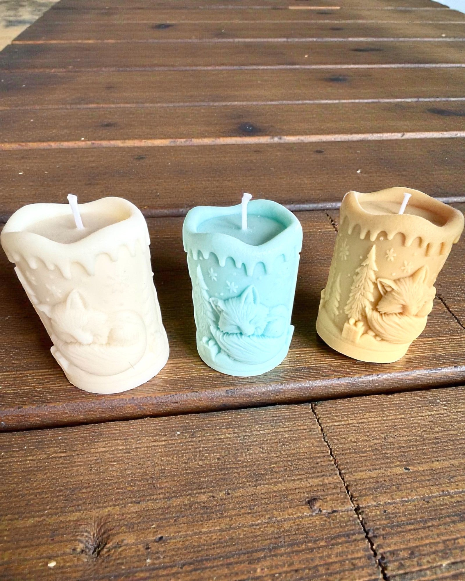 Candela di soia Volpe Invernale, altezza 7,5 cm, candela di soia colata a mano con una dolce volpe addormentata, personalizzabile con incisione sulla targhetta