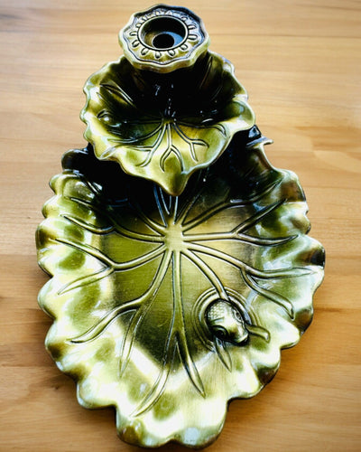 Elegante Porta Incenso in Metallo a Forma di Foglia di Loto - 4 varianti disponibili, possibilità di personalizzazione con incisione per regalo