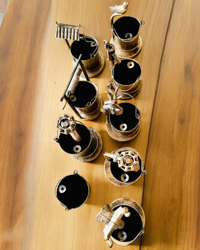 "Rustic Charm" Stile Posacenere in Metallo, altezza 19-23 cm, 8 varianti disponibili, incisione su richiesta