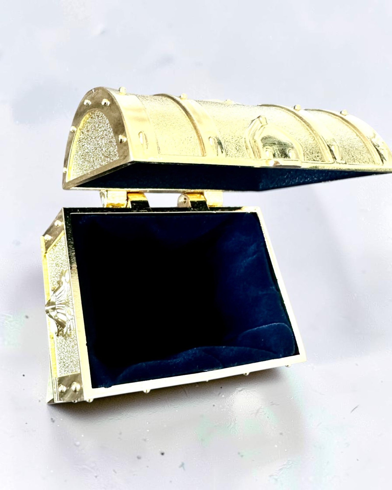 Scrigno del Tesoro Metallico Retrò con Incisione - Scatola Argentata 7x5x5 cm