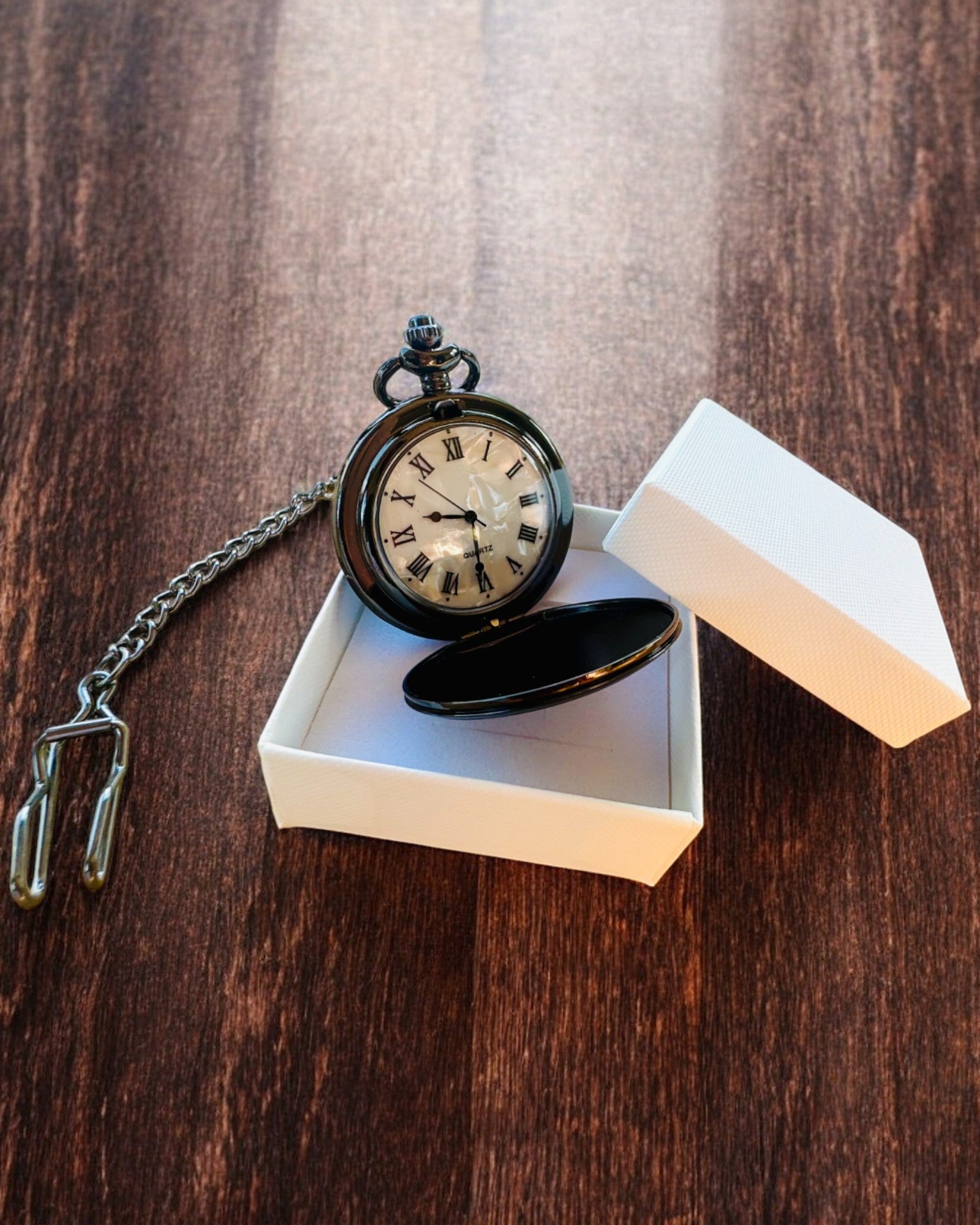 Orologio da Tasca Classico con Numeri Romani e Catena, al Quarzo, Lucentezza Nera - colore nero