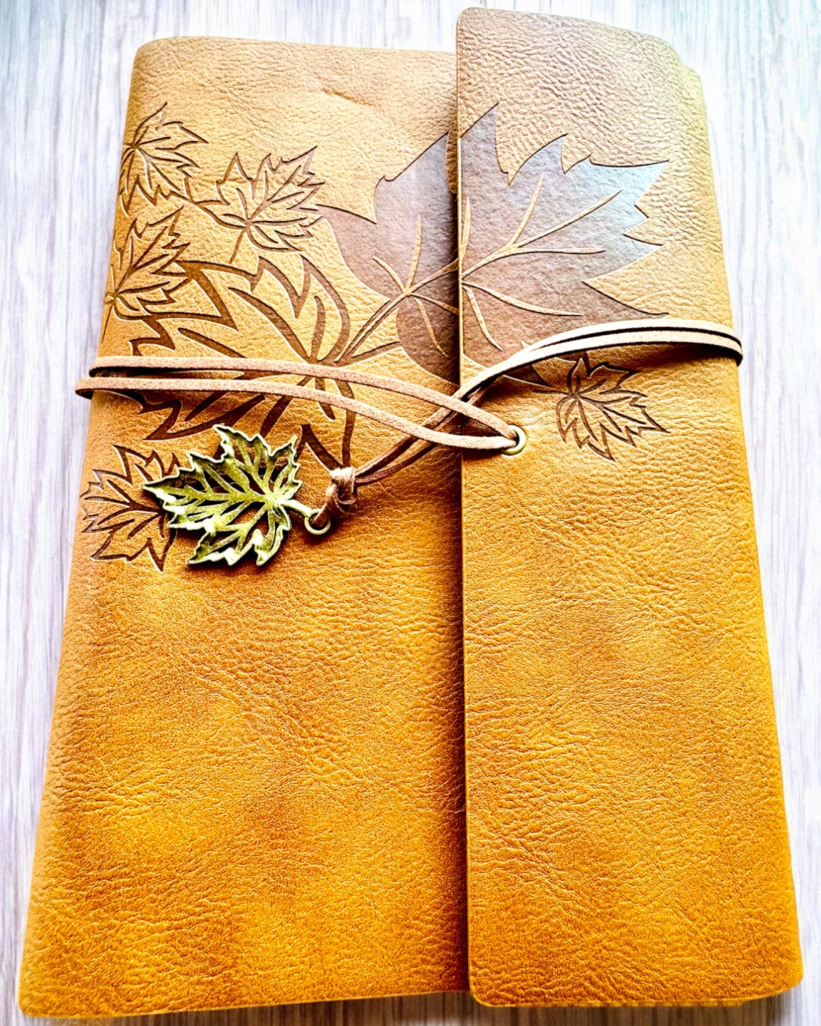 Taccuino "Foglie d'Autunno" Formato A5, possibilità di personalizzazione con incisione per regalo
