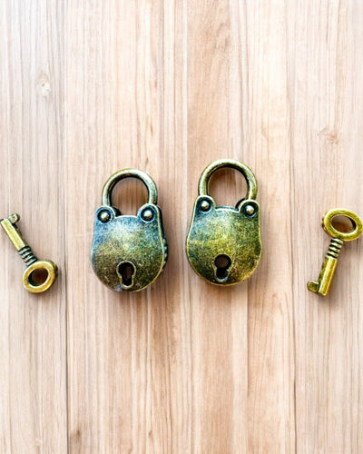 Miniature Lucchetti dell'Amore - Set di 2 Lucchetti Retrò Incisi, personalizzazione per regalo