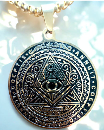 Amuleto del Potere Misterioso - Collana con Incisione, 2 varianti di colore a scelta