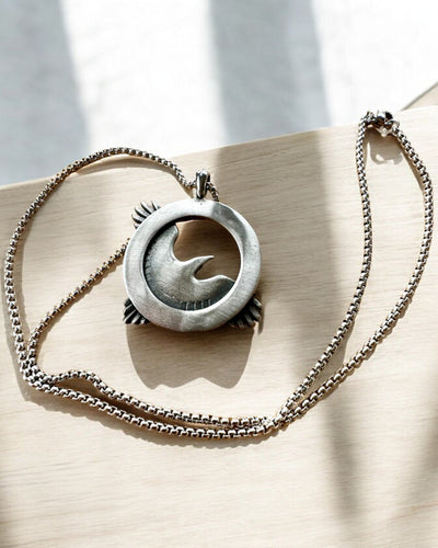 Amuleto del Falco d'Acciaio - Collana con incisione, ispirata all'arte Celtica, per regalo