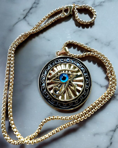 Amuleto "Oko Horusa" - Eleganza e Protezione, possibilità di personalizzazione con incisione per regalo