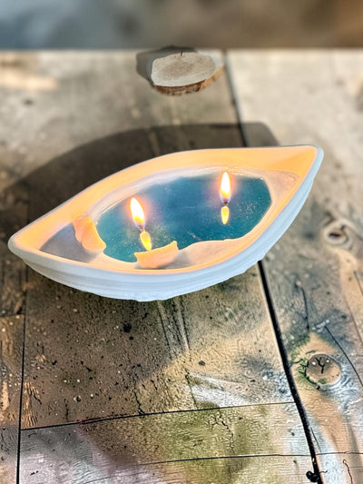 Candela di soia fatta a mano in una barchetta di gesso “Laguna Blu”, senza profumazione, 200 ml