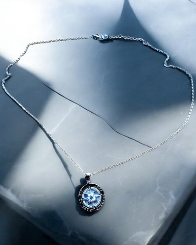 Collana Bussola "Direzione Stellare", possibilità di personalizzazione con incisione, 2 varianti di colore a scelta